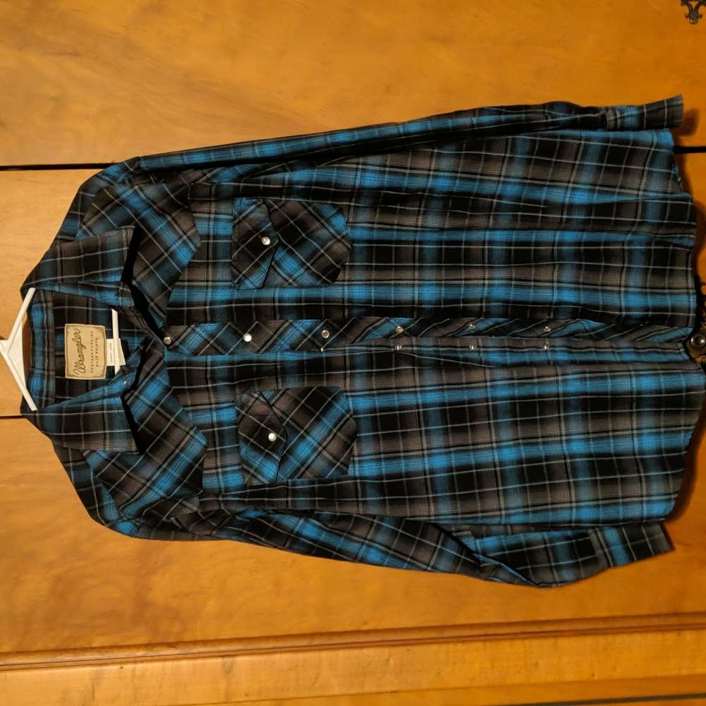 Wrangler long sleeve lightweight Pearl snap men's shirt